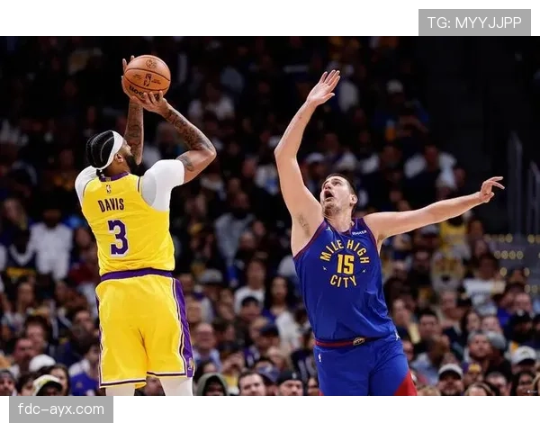 戴维斯边路统治力尽显,助球队状态回升再创佳绩